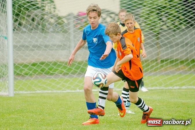 Zdjęcie w galerii na portalu naszraciborz.pl: Tworków Cup 2015: Wiele emocji i bramek w Tworkowie. MKS Żory z pucharem Wójta wiadomości z regionu