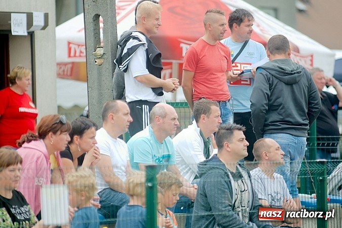 Zdjęcie w galerii na portalu naszraciborz.pl: Tworków Cup 2015: Wiele emocji i bramek w Tworkowie. MKS Żory z pucharem Wójta wiadomości z regionu