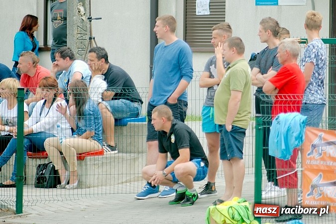 Zdjęcie w galerii na portalu naszraciborz.pl: Tworków Cup 2015: Wiele emocji i bramek w Tworkowie. MKS Żory z pucharem Wójta wiadomości z regionu