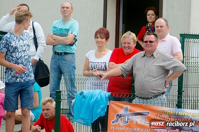Zdjęcie w galerii na portalu naszraciborz.pl: Tworków Cup 2015: Wiele emocji i bramek w Tworkowie. MKS Żory z pucharem Wójta wiadomości z regionu