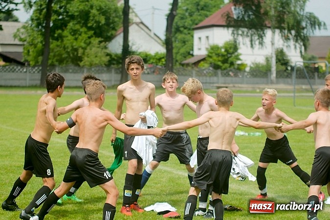 Zdjęcie w galerii na portalu naszraciborz.pl: Tworków Cup 2015: Wiele emocji i bramek w Tworkowie. MKS Żory z pucharem Wójta wiadomości z regionu