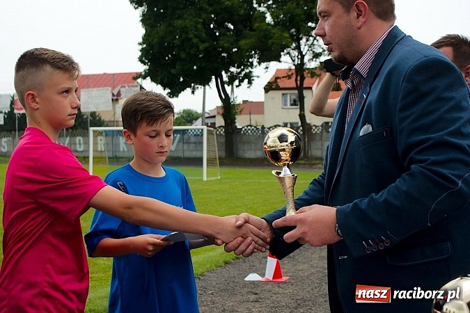 Zdjęcie w galerii na portalu naszraciborz.pl: Tworków Cup 2015: Wiele emocji i bramek w Tworkowie. MKS Żory z pucharem Wójta wiadomości z regionu