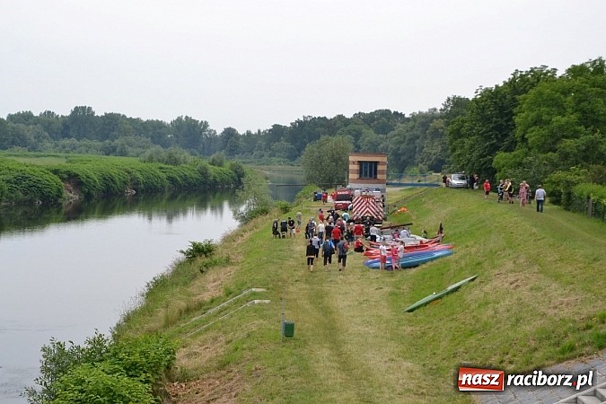 Zdjęcie w galerii na portalu naszraciborz.pl: Chałupki-Bogumin. Sezon kajakowy otwarty  wiadomości z regionu