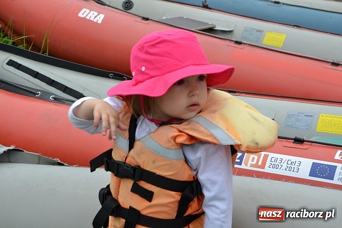 Zdjęcie w galerii na portalu naszraciborz.pl: Chałupki-Bogumin. Sezon kajakowy otwarty  wiadomości z regionu