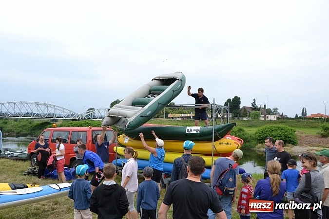 Zdjęcie w galerii na portalu naszraciborz.pl: Chałupki-Bogumin. Sezon kajakowy otwarty  wiadomości z regionu