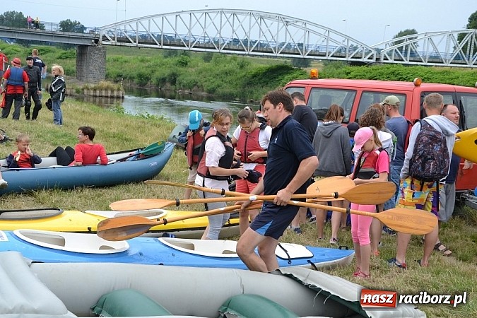 Zdjęcie w galerii na portalu naszraciborz.pl: Chałupki-Bogumin. Sezon kajakowy otwarty  wiadomości z regionu