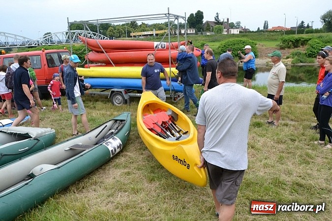 Zdjęcie w galerii na portalu naszraciborz.pl: Chałupki-Bogumin. Sezon kajakowy otwarty  wiadomości z regionu