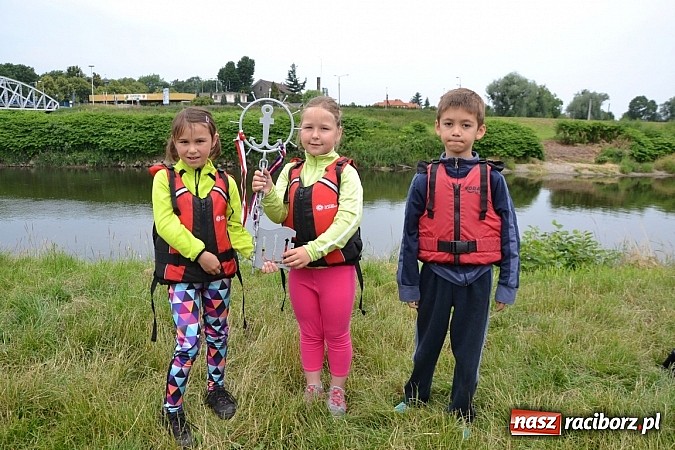 Zdjęcie w galerii na portalu naszraciborz.pl: Chałupki-Bogumin. Sezon kajakowy otwarty  wiadomości z regionu