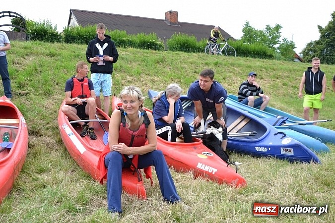 Zdjęcie w galerii na portalu naszraciborz.pl: Chałupki-Bogumin. Sezon kajakowy otwarty  wiadomości z regionu