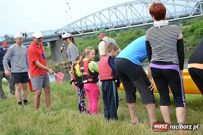Zdjęcie w galerii na portalu naszraciborz.pl: Chałupki-Bogumin. Sezon kajakowy otwarty  wiadomości z regionu