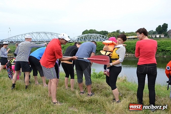 Zdjęcie w galerii na portalu naszraciborz.pl: Chałupki-Bogumin. Sezon kajakowy otwarty  wiadomości z regionu