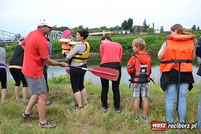 Zdjęcie w galerii na portalu naszraciborz.pl: Chałupki-Bogumin. Sezon kajakowy otwarty  wiadomości z regionu