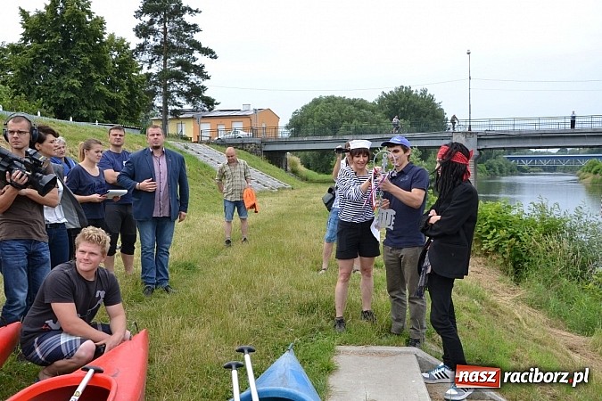 Zdjęcie w galerii na portalu naszraciborz.pl: Chałupki-Bogumin. Sezon kajakowy otwarty  wiadomości z regionu