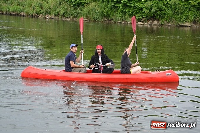 Zdjęcie w galerii na portalu naszraciborz.pl: Chałupki-Bogumin. Sezon kajakowy otwarty  wiadomości z regionu