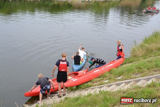 Zdjęcie w galerii na portalu naszraciborz.pl: Chałupki-Bogumin. Sezon kajakowy otwarty  wiadomości z regionu