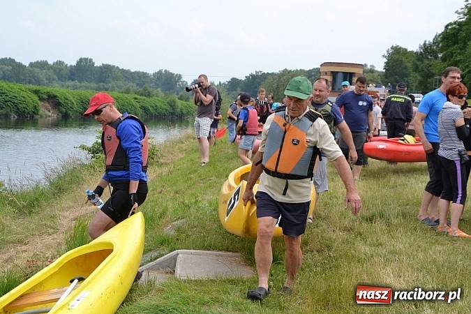 Zdjęcie w galerii na portalu naszraciborz.pl: Chałupki-Bogumin. Sezon kajakowy otwarty  wiadomości z regionu