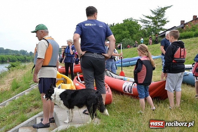 Zdjęcie w galerii na portalu naszraciborz.pl: Chałupki-Bogumin. Sezon kajakowy otwarty  wiadomości z regionu