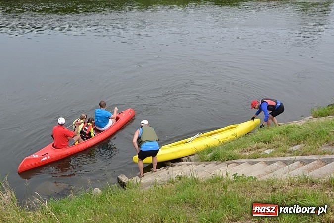 Zdjęcie w galerii na portalu naszraciborz.pl: Chałupki-Bogumin. Sezon kajakowy otwarty  wiadomości z regionu