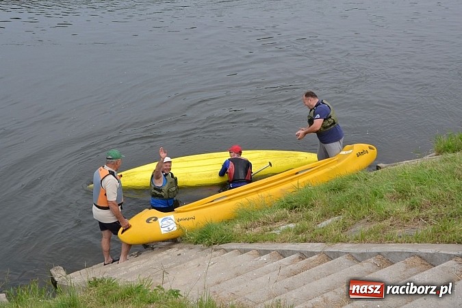 Zdjęcie w galerii na portalu naszraciborz.pl: Chałupki-Bogumin. Sezon kajakowy otwarty  wiadomości z regionu