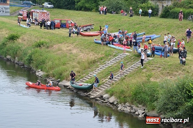 Zdjęcie w galerii na portalu naszraciborz.pl: Chałupki-Bogumin. Sezon kajakowy otwarty  wiadomości z regionu
