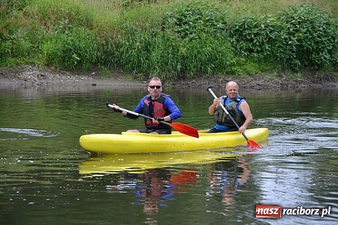 Zdjęcie w galerii na portalu naszraciborz.pl: Chałupki-Bogumin. Sezon kajakowy otwarty  wiadomości z regionu