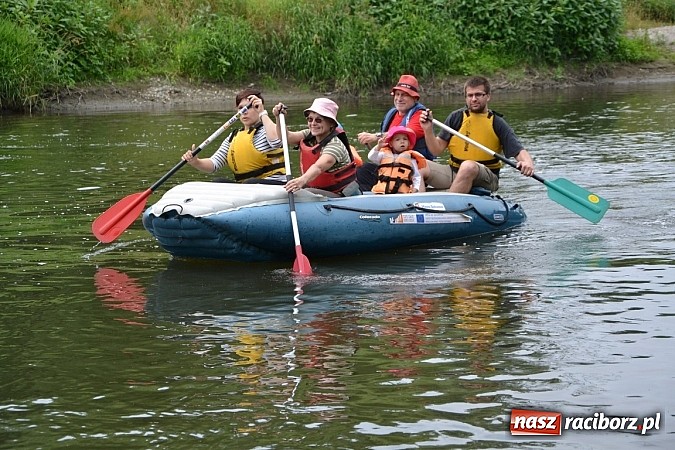 Zdjęcie w galerii na portalu naszraciborz.pl: Chałupki-Bogumin. Sezon kajakowy otwarty  wiadomości z regionu