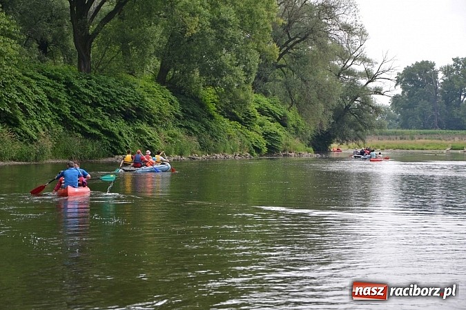 Zdjęcie w galerii na portalu naszraciborz.pl: Chałupki-Bogumin. Sezon kajakowy otwarty  wiadomości z regionu