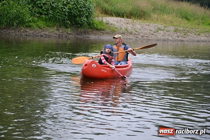 Zdjęcie w galerii na portalu naszraciborz.pl: Chałupki-Bogumin. Sezon kajakowy otwarty  wiadomości z regionu