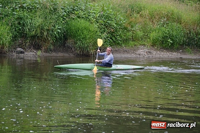 Zdjęcie w galerii na portalu naszraciborz.pl: Chałupki-Bogumin. Sezon kajakowy otwarty  wiadomości z regionu