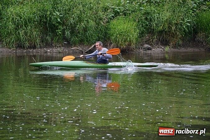 Zdjęcie w galerii na portalu naszraciborz.pl: Chałupki-Bogumin. Sezon kajakowy otwarty  wiadomości z regionu