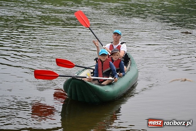 Zdjęcie w galerii na portalu naszraciborz.pl: Chałupki-Bogumin. Sezon kajakowy otwarty  wiadomości z regionu