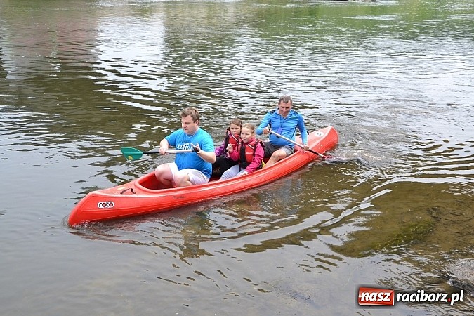 Zdjęcie w galerii na portalu naszraciborz.pl: Chałupki-Bogumin. Sezon kajakowy otwarty  wiadomości z regionu