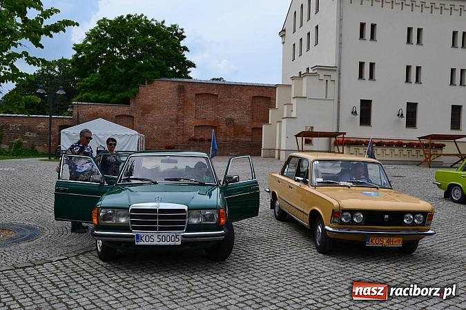 Zdjęcie w galerii na portalu naszraciborz.pl: Uczestnicy VIII Zlotu Pojazdów Zabytkowych zawitali na Zamek Piastowski w Raciborzu wiadomości z regionu
