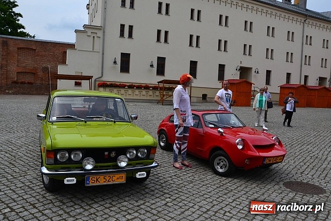 Zdjęcie w galerii na portalu naszraciborz.pl: Uczestnicy VIII Zlotu Pojazdów Zabytkowych zawitali na Zamek Piastowski w Raciborzu wiadomości z regionu