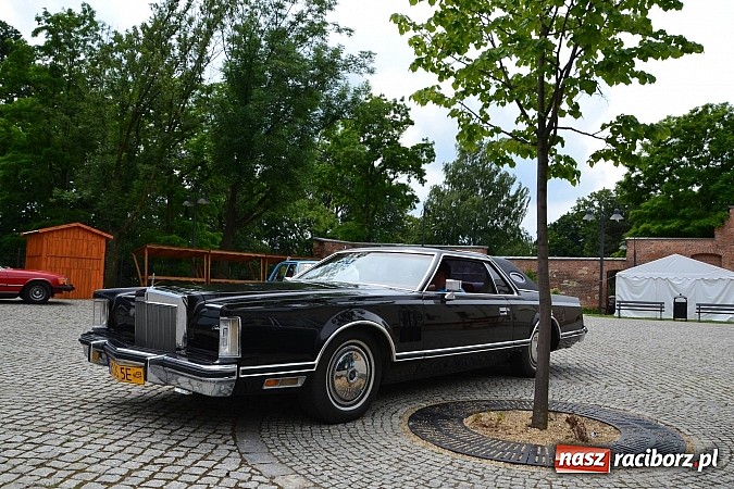 Zdjęcie w galerii na portalu naszraciborz.pl: Uczestnicy VIII Zlotu Pojazdów Zabytkowych zawitali na Zamek Piastowski w Raciborzu wiadomości z regionu