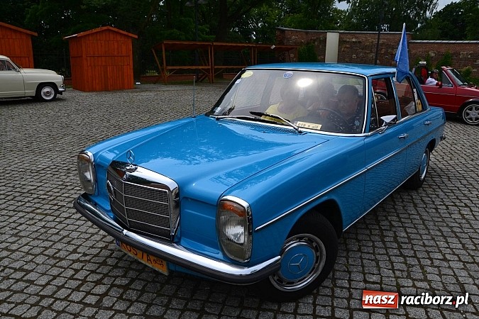 Zdjęcie w galerii na portalu naszraciborz.pl: Uczestnicy VIII Zlotu Pojazdów Zabytkowych zawitali na Zamek Piastowski w Raciborzu wiadomości z regionu