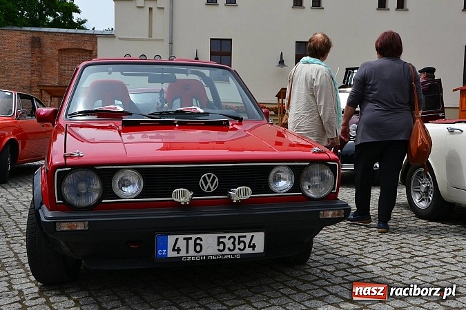 Zdjęcie w galerii na portalu naszraciborz.pl: Uczestnicy VIII Zlotu Pojazdów Zabytkowych zawitali na Zamek Piastowski w Raciborzu wiadomości z regionu