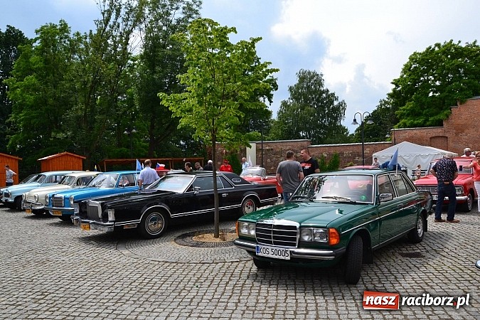 Zdjęcie w galerii na portalu naszraciborz.pl: Uczestnicy VIII Zlotu Pojazdów Zabytkowych zawitali na Zamek Piastowski w Raciborzu wiadomości z regionu