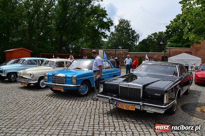 Zdjęcie w galerii na portalu naszraciborz.pl: Uczestnicy VIII Zlotu Pojazdów Zabytkowych zawitali na Zamek Piastowski w Raciborzu wiadomości z regionu