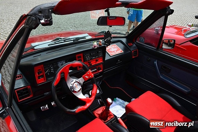 Zdjęcie w galerii na portalu naszraciborz.pl: Uczestnicy VIII Zlotu Pojazdów Zabytkowych zawitali na Zamek Piastowski w Raciborzu wiadomości z regionu