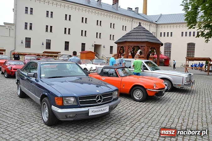 Zdjęcie w galerii na portalu naszraciborz.pl: Uczestnicy VIII Zlotu Pojazdów Zabytkowych zawitali na Zamek Piastowski w Raciborzu wiadomości z regionu