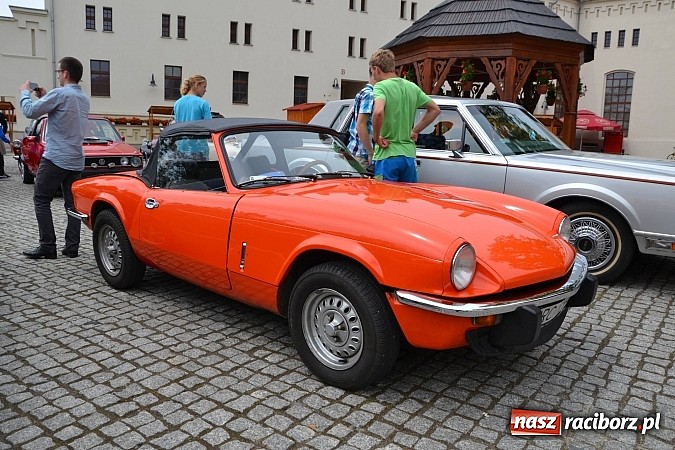 Zdjęcie w galerii na portalu naszraciborz.pl: Uczestnicy VIII Zlotu Pojazdów Zabytkowych zawitali na Zamek Piastowski w Raciborzu wiadomości z regionu