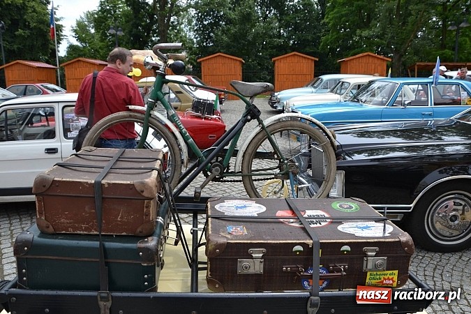 Zdjęcie w galerii na portalu naszraciborz.pl: Uczestnicy VIII Zlotu Pojazdów Zabytkowych zawitali na Zamek Piastowski w Raciborzu wiadomości z regionu