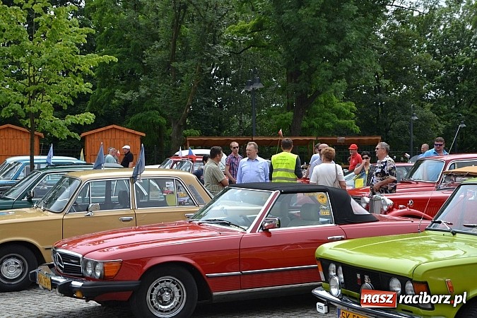 Zdjęcie w galerii na portalu naszraciborz.pl: Uczestnicy VIII Zlotu Pojazdów Zabytkowych zawitali na Zamek Piastowski w Raciborzu wiadomości z regionu