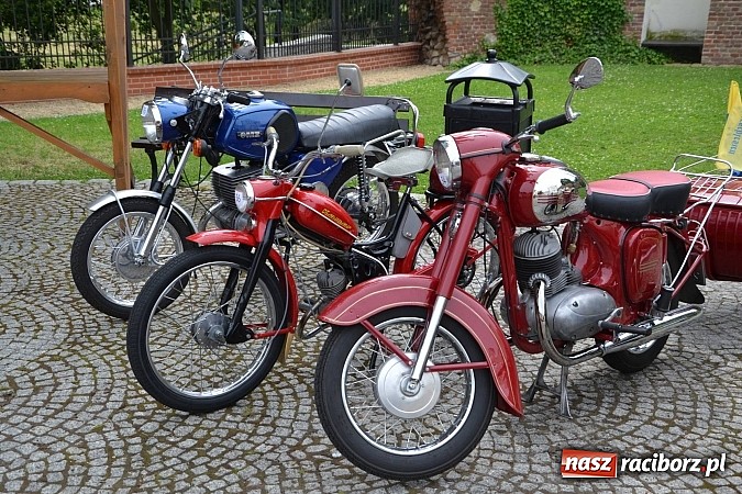 Zdjęcie w galerii na portalu naszraciborz.pl: Uczestnicy VIII Zlotu Pojazdów Zabytkowych zawitali na Zamek Piastowski w Raciborzu wiadomości z regionu