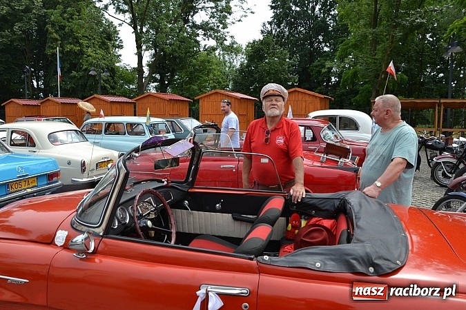 Zdjęcie w galerii na portalu naszraciborz.pl: Uczestnicy VIII Zlotu Pojazdów Zabytkowych zawitali na Zamek Piastowski w Raciborzu wiadomości z regionu