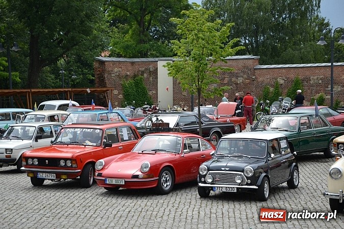 Zdjęcie w galerii na portalu naszraciborz.pl: Uczestnicy VIII Zlotu Pojazdów Zabytkowych zawitali na Zamek Piastowski w Raciborzu wiadomości z regionu