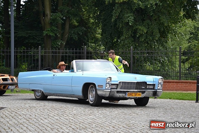 Zdjęcie w galerii na portalu naszraciborz.pl: Uczestnicy VIII Zlotu Pojazdów Zabytkowych zawitali na Zamek Piastowski w Raciborzu wiadomości z regionu