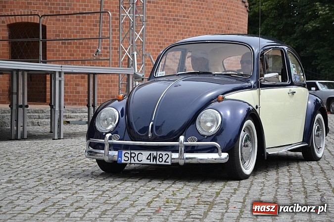 Zdjęcie w galerii na portalu naszraciborz.pl: Uczestnicy VIII Zlotu Pojazdów Zabytkowych zawitali na Zamek Piastowski w Raciborzu wiadomości z regionu