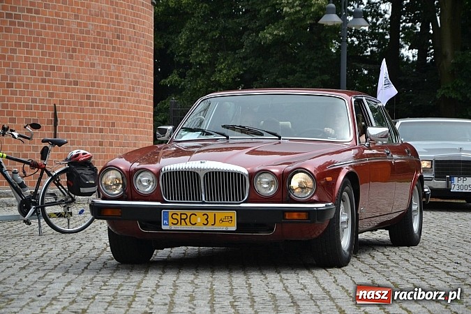 Zdjęcie w galerii na portalu naszraciborz.pl: Uczestnicy VIII Zlotu Pojazdów Zabytkowych zawitali na Zamek Piastowski w Raciborzu wiadomości z regionu